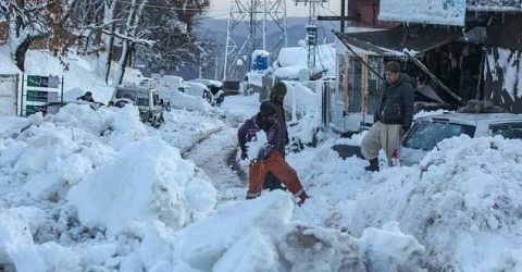 Army clearing roads to snow-bound Pakistan town after deadly blizzard