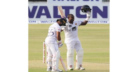 Mathews stands tall as Sri Lanka end day 1 at 258/4