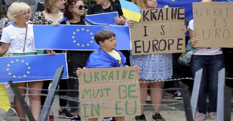 European Union leaders set to grant Ukraine candidate status