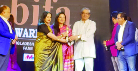 Razia Sultana Ety receives best councilor award