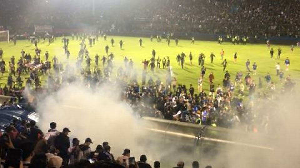 Indonesia football stadium riot death toll jumps to 174: official