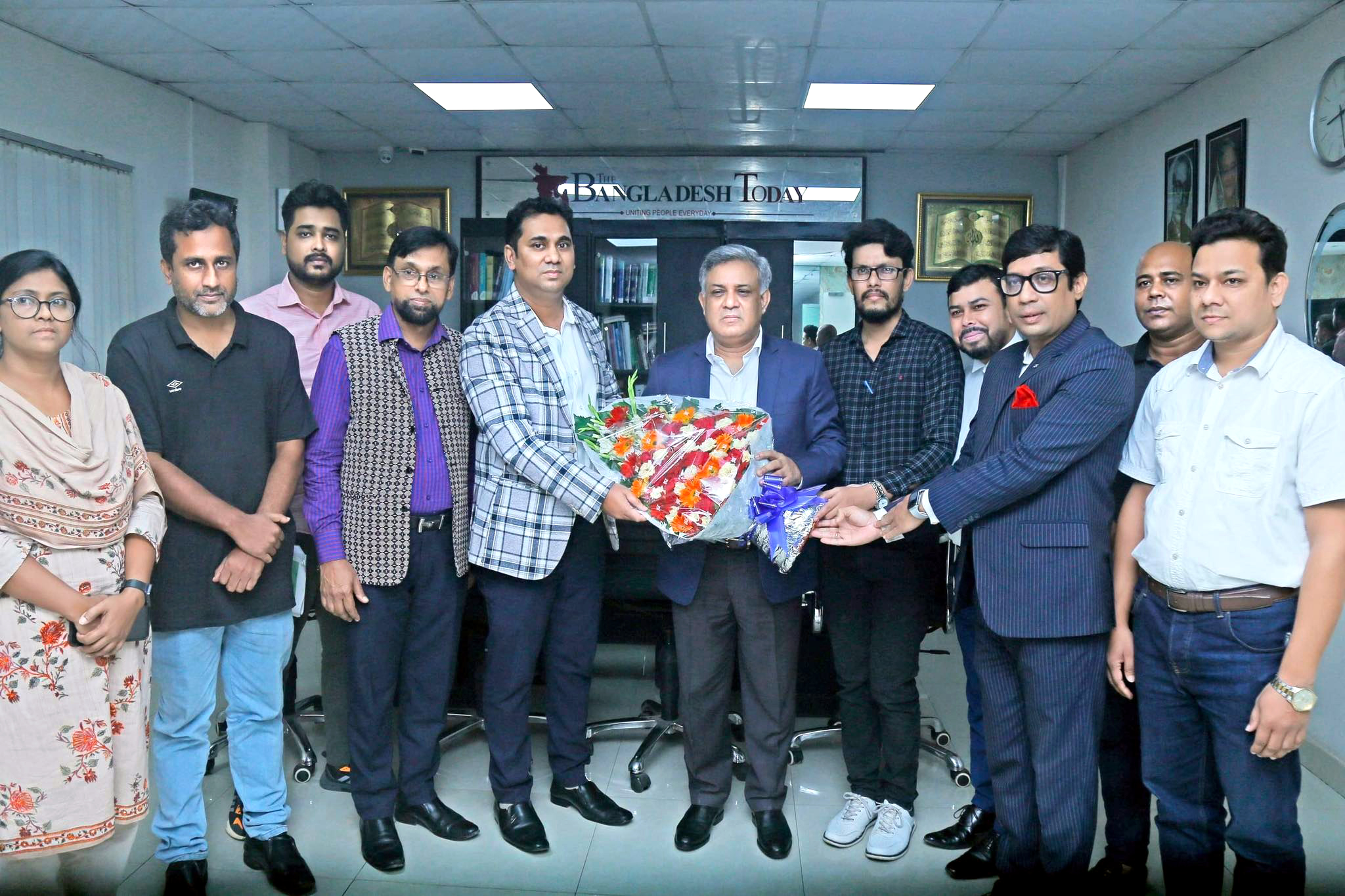 DU Pro-VC visits The Bangladesh Today office