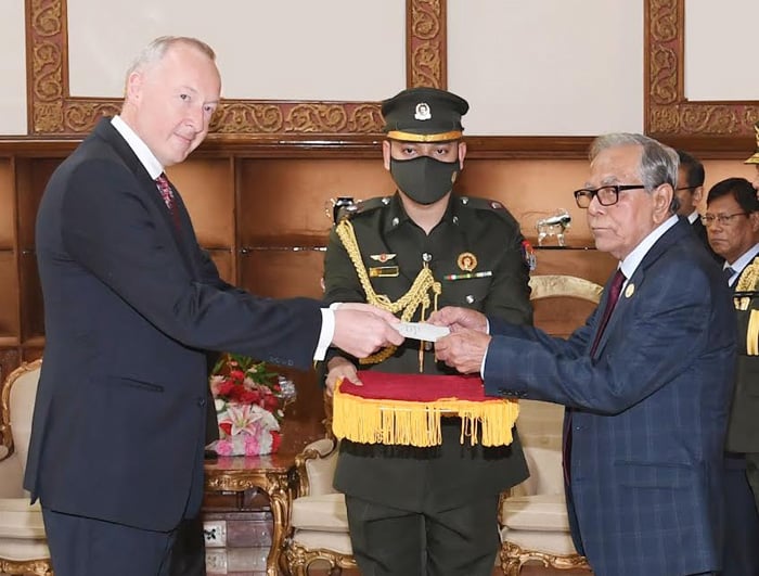 Envoys of 7 countries present credentials to President